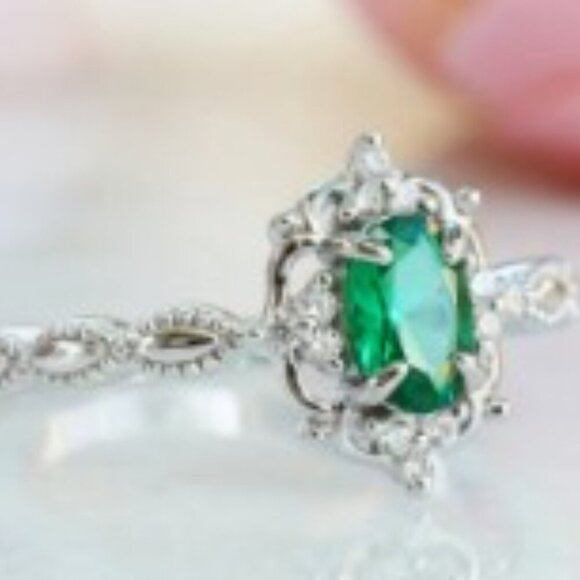 Green Cubic Zirconia - Luxurious White Golden Plated Alloy Women size 8 - Picture 4 of 8